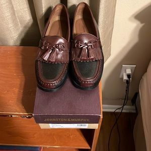 Johnson and Murphy. Never out of the box. 7.5 size. Paid over $200 brand new.